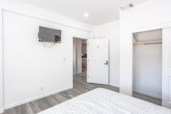 Furnished Room 5 · TV and entry