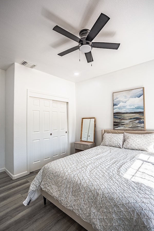 Furnished Room 5 · bed detail